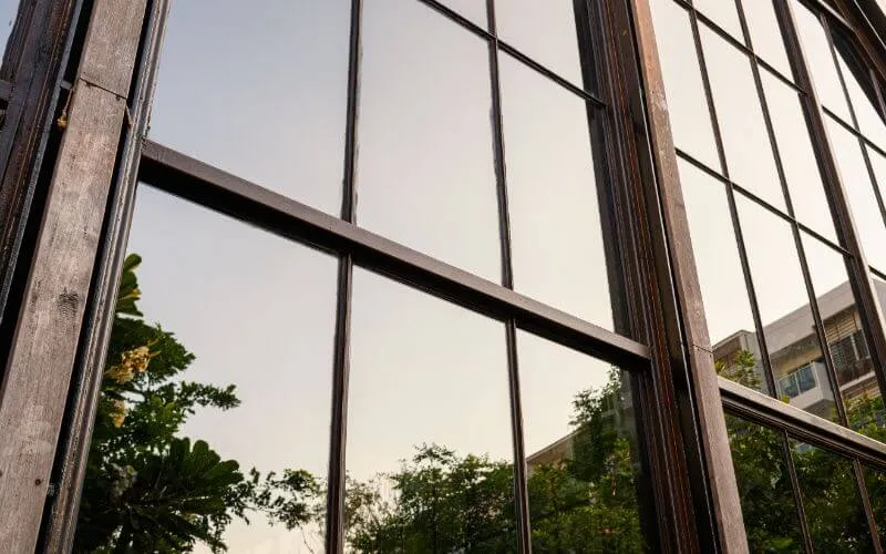 reflective-solar-protection-commercial-building